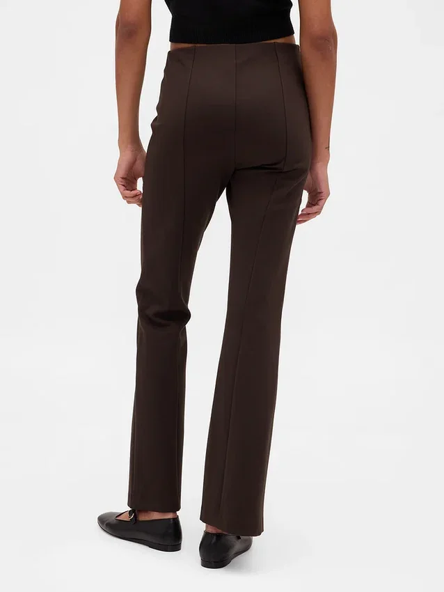 Högmidjade, dubbelstickade byxor i bootcut-modell