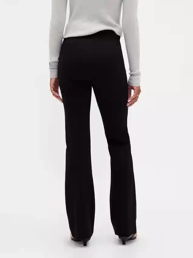 Högmidjade, dubbelstickade byxor i bootcut-modell
