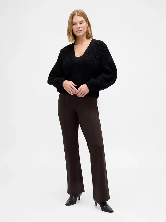 Högmidjade, dubbelstickade byxor i bootcut-modell