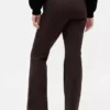 Högmidjade, dubbelstickade byxor i bootcut-modell