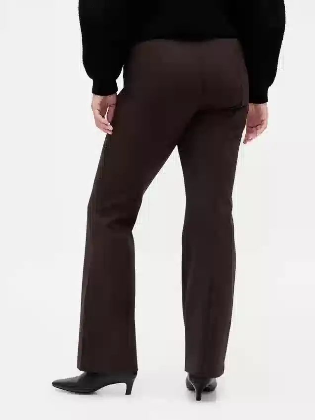 Högmidjade, dubbelstickade byxor i bootcut-modell