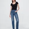 Högmidjade, raka jeans i 90-talsstil
