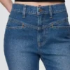 Högmidjade, raka jeans i 90-talsstil