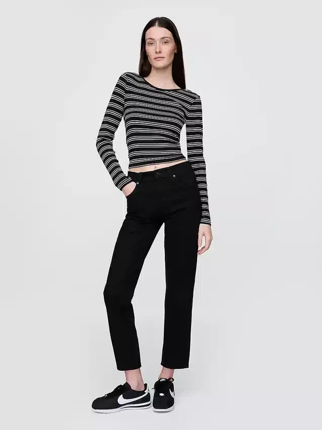 Högmidjade, raka jeans med låg framdel