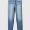 Högmidjade, raka jeans med låg framdel