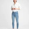 Högmidjade, riktigt smala jeans med dolda, utjämnande fickor