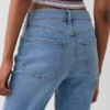 Högmidjade, smala, raka cropped-Jeans i 90-talsstil