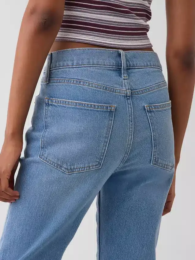 Högmidjade, smala, raka cropped-Jeans i 90-talsstil