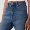 Högmidjade, smala, raka cropped-Jeans i 90-talsstil