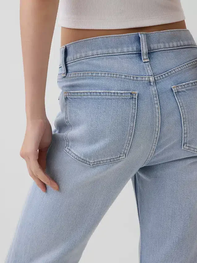 Högmidjade, smala, raka cropped-Jeans i 90-talsstil