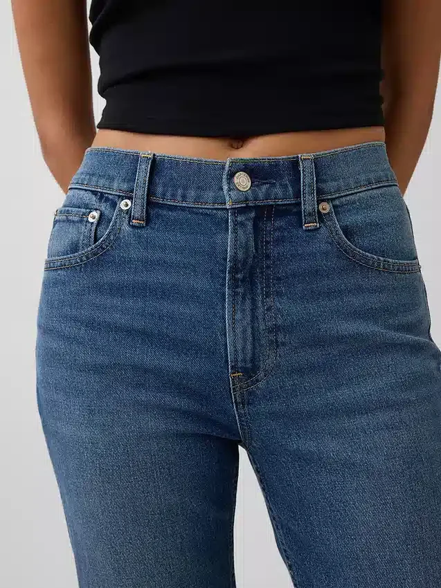 Högmidjade, smala, raka cropped-Jeans i 90-talsstil