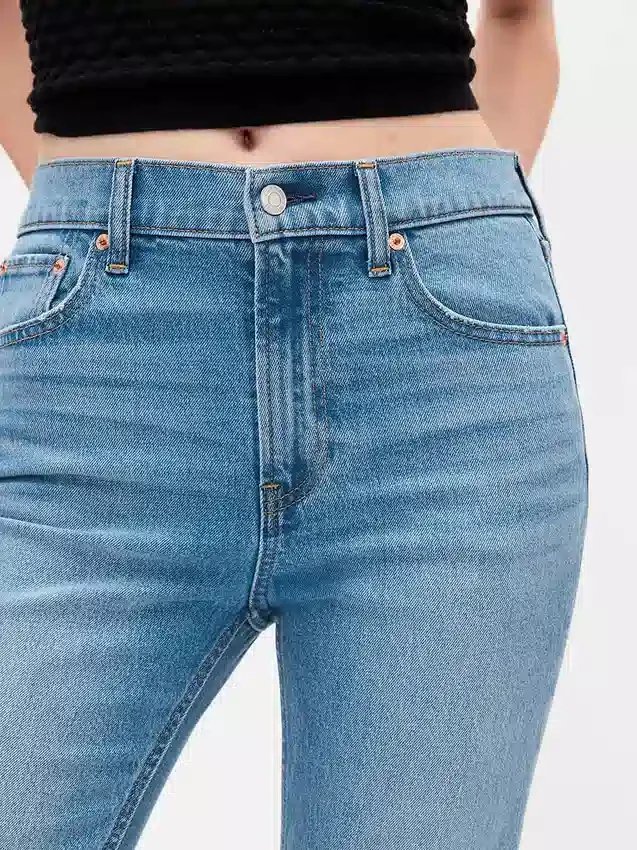 Högmidjade, smala, raka cropped-Jeans i 90-talsstil