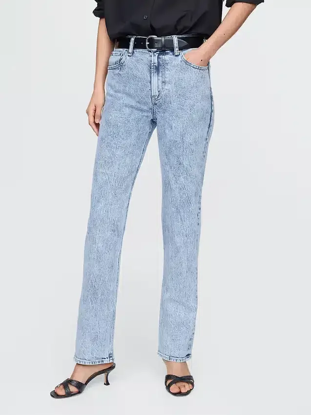 Högmidjade, smala raka Jeans i 90-talsstil