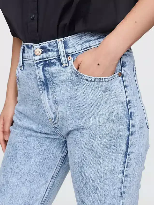 Högmidjade, smala raka Jeans i 90-talsstil
