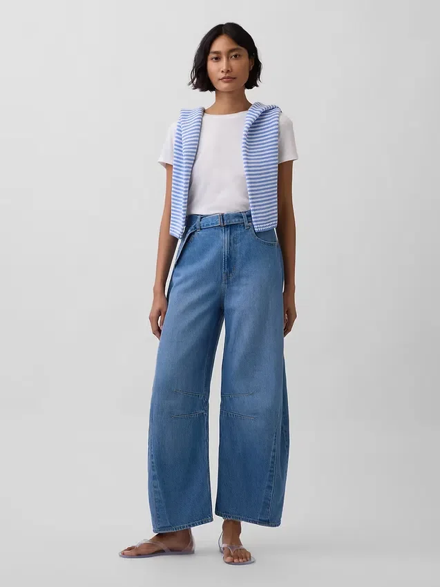 Högmidjade, ultramjuka Jeans med bälten i hästskform