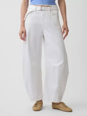 Högmidjade, ultramjuka Jeans med bälten i hästskform