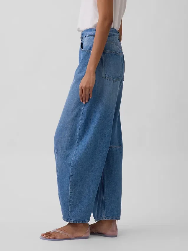 Högmidjade, ultramjuka Jeans med bälten i hästskform