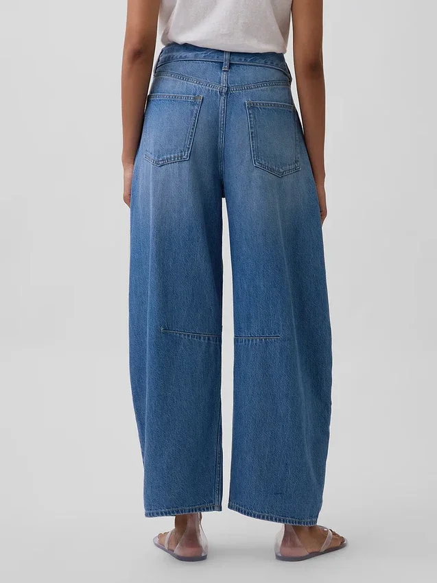 Högmidjade, ultramjuka Jeans med bälten i hästskform