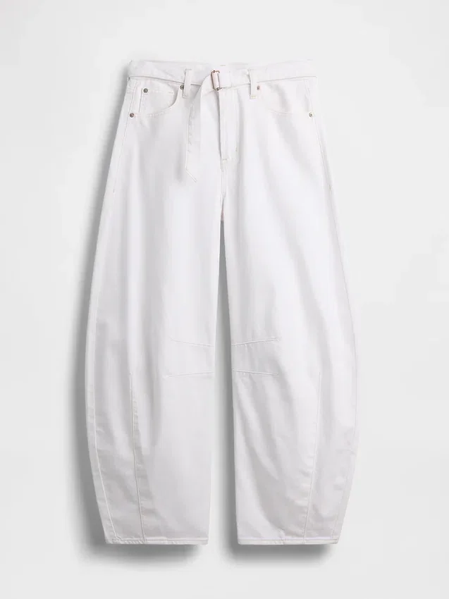 Högmidjade, ultramjuka Jeans med bälten i hästskform