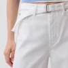 Högmidjade, ultramjuka Jeans med bälten i hästskform