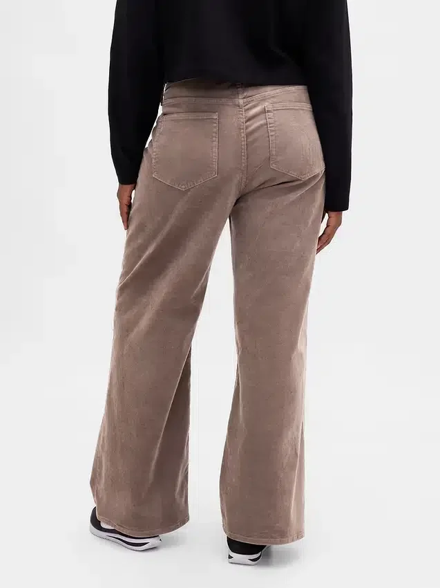 Högmidjade, vidbyxor i corduroy