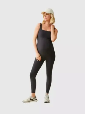 Ingrid och Isabel – den långa svarta aktiva unitard-jumpsuiten för mammakläder