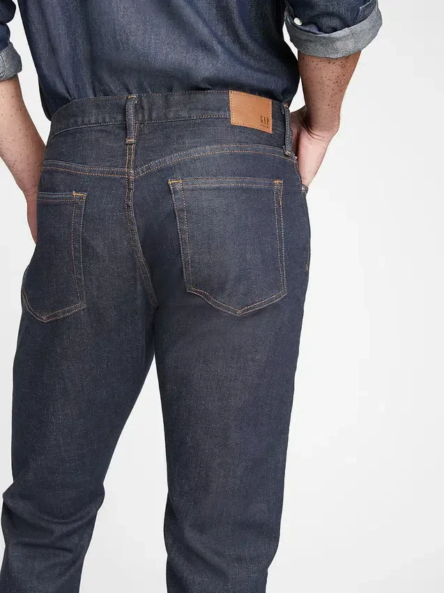 Jeans med atletisk, avsmalnande passform