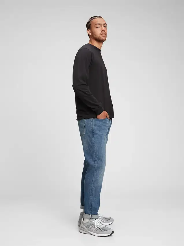 Jeans med atletisk, avsmalnande passform