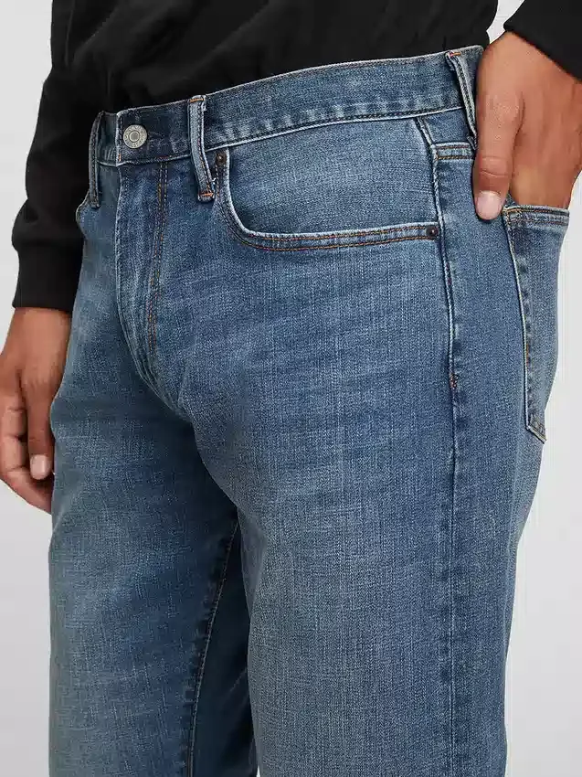 Jeans med atletisk, avsmalnande passform