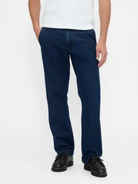 Jeans med avslappnad rak passform