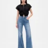 Jeans med hög midja och avslappnad utsvängd passform