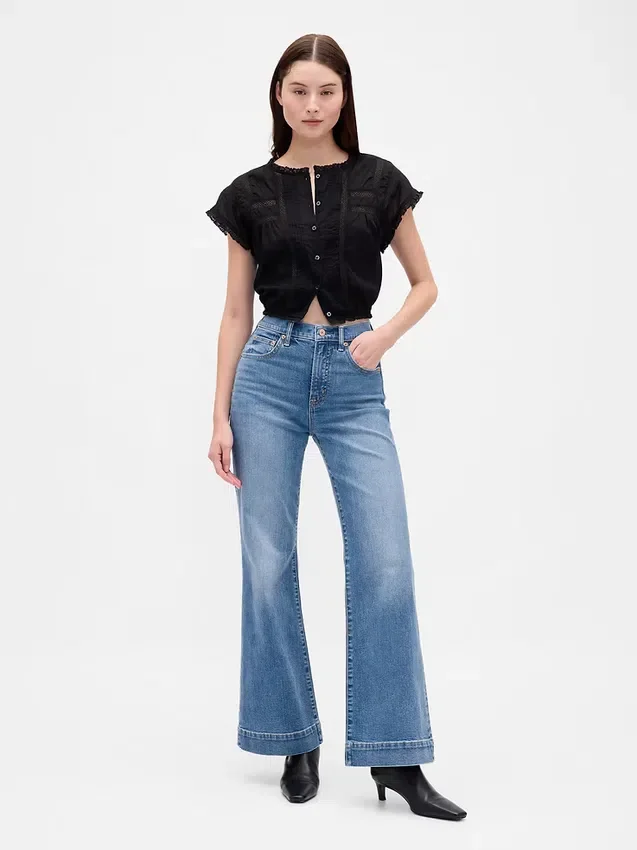 Jeans med hög midja och avslappnad utsvängd passform