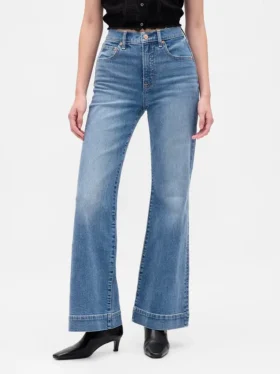 Jeans med hög midja och avslappnad utsvängd passform