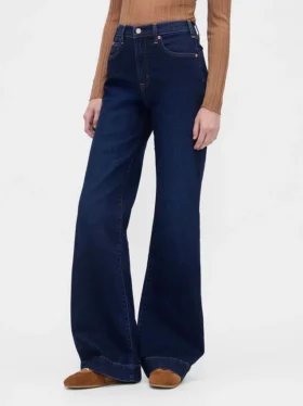 Jeans med hög midja och avslappnad utsvängd passform