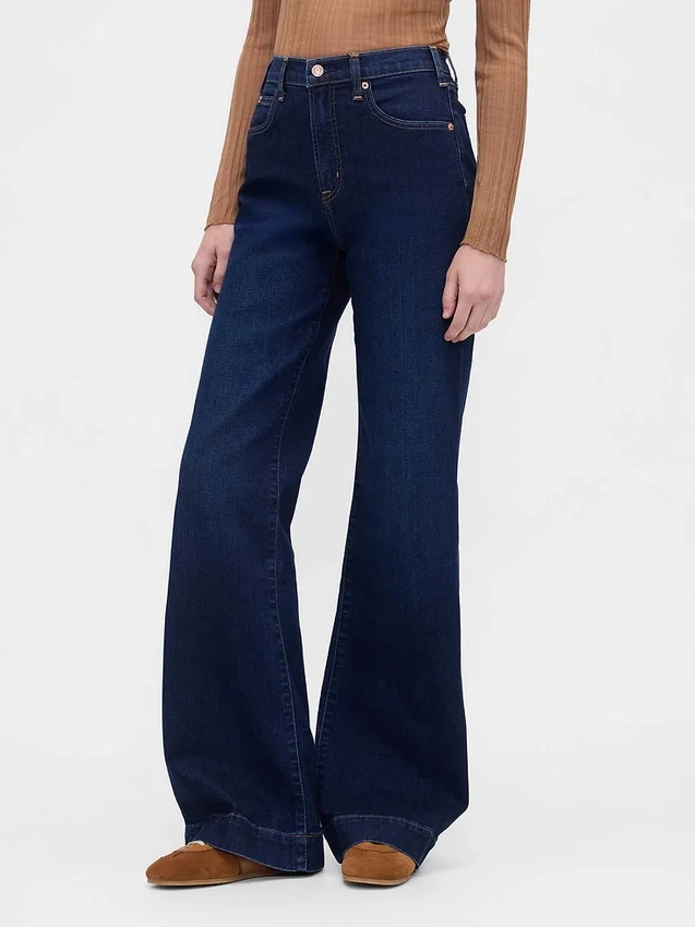 Jeans med hög midja och avslappnad utsvängd passform