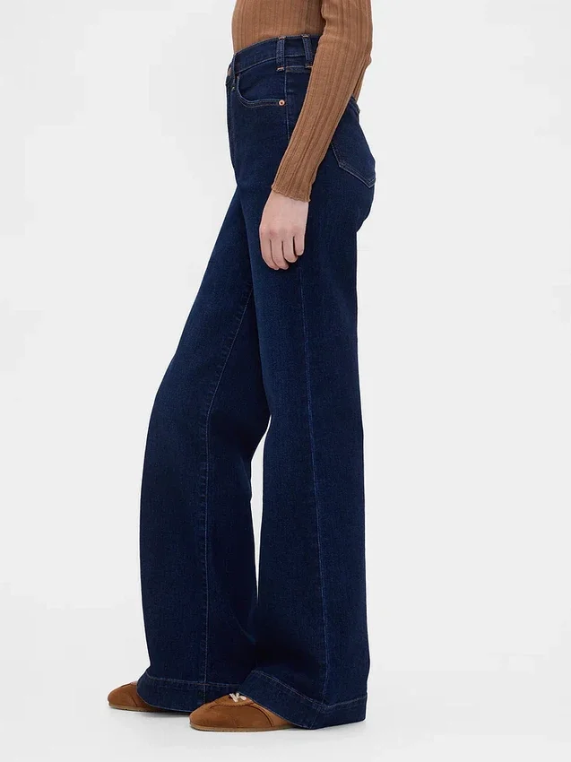 Jeans med hög midja och avslappnad utsvängd passform