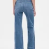 Jeans med hög midja och avslappnad utsvängd passform