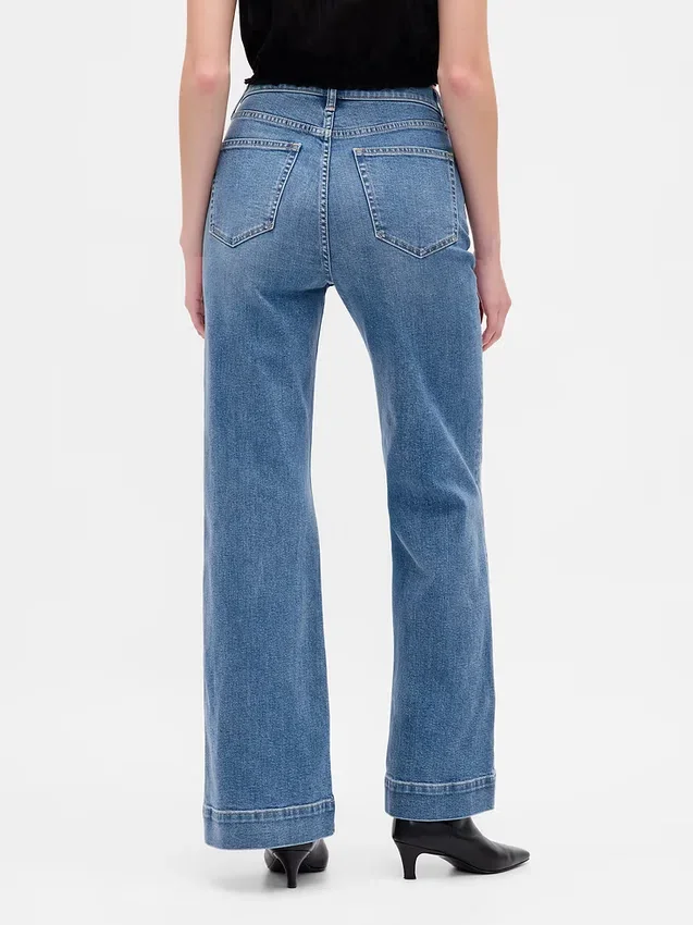 Jeans med hög midja och avslappnad utsvängd passform