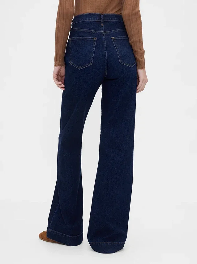 Jeans med hög midja och avslappnad utsvängd passform