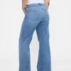 Jeans med hög midja och avslappnad utsvängd passform