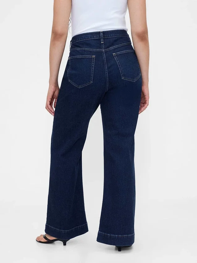 Jeans med hög midja och avslappnad utsvängd passform