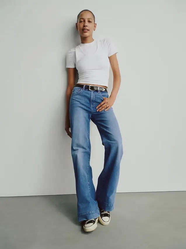 Jeans med hög midja och avslappnad utsvängd passform