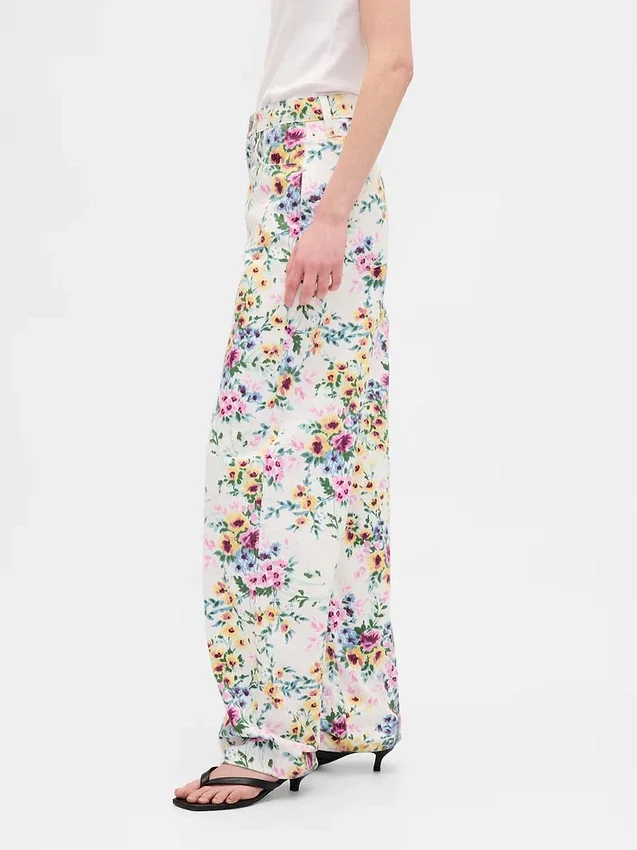 Jeans med hög midja och blommönster
