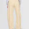 Jeans med hög midja och khakifärgade ränder