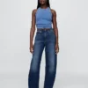 Jeans med hög midja och rak passform