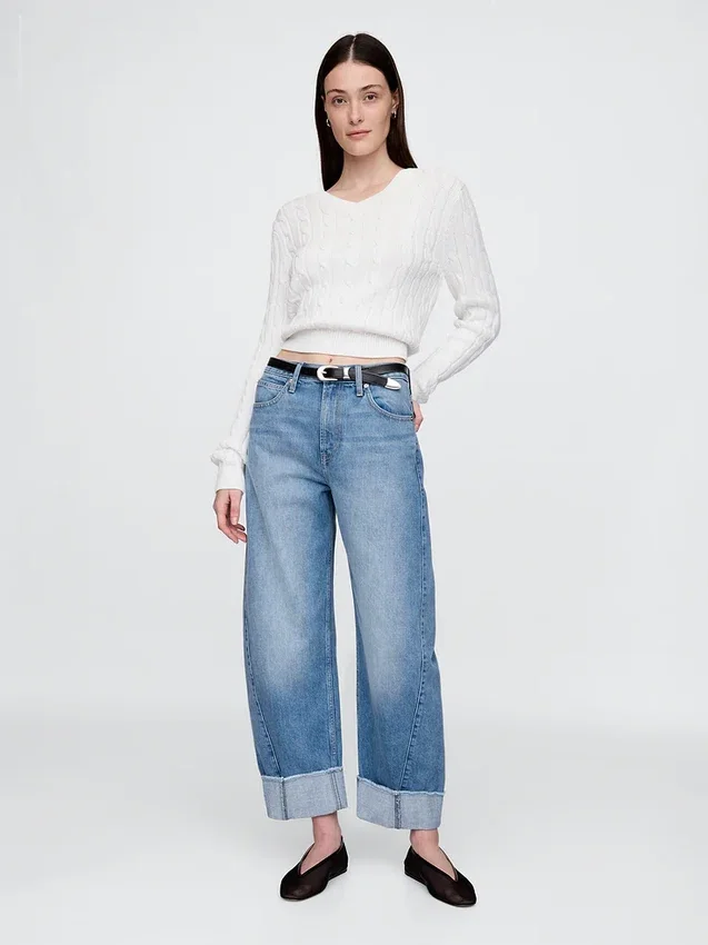 Jeans med hög midja och uppvikt benslut