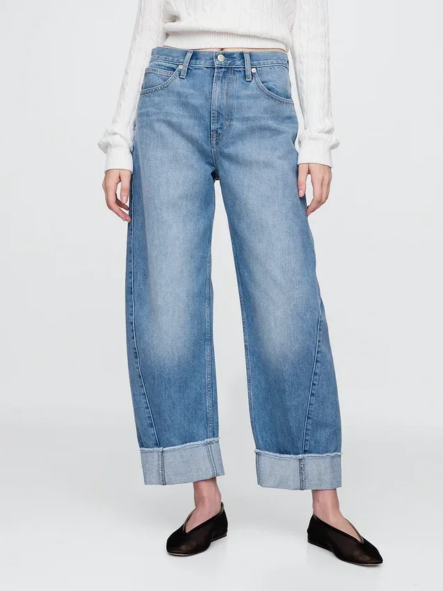 Jeans med hög midja och uppvikt benslut