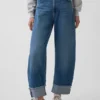 Jeans med hög midja och uppvikt benslut