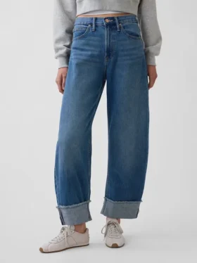 Jeans med hög midja och uppvikt benslut
