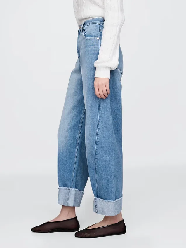 Jeans med hög midja och uppvikt benslut